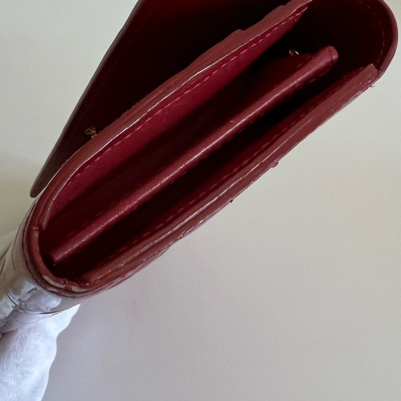 Louis Vuitton Monogram Vernis Sarah Wallet in Red - Picture 10 of 13